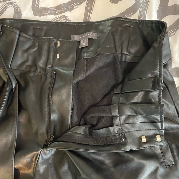 Waist Belted Leather Shorts, with pockets. Size: 42 - Picture 5 of 6